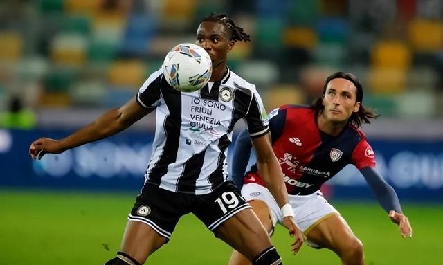 包含尤文图斯后防线失守，连遭逆转遭遇三连败的词条