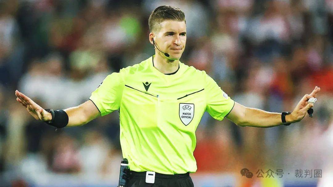 欧洲足球冠军联赛陷入争议，裁判判罚引发热议