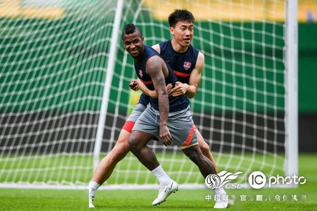 广州富力客场击败重庆力帆,客场取胜 广州富力客场击败重庆力帆,客场取胜