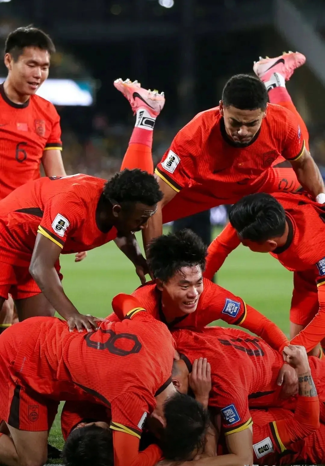 热门球队遭遇劲敌,艰难赢得比赛 热门球队遭遇劲敌,艰难赢得比赛