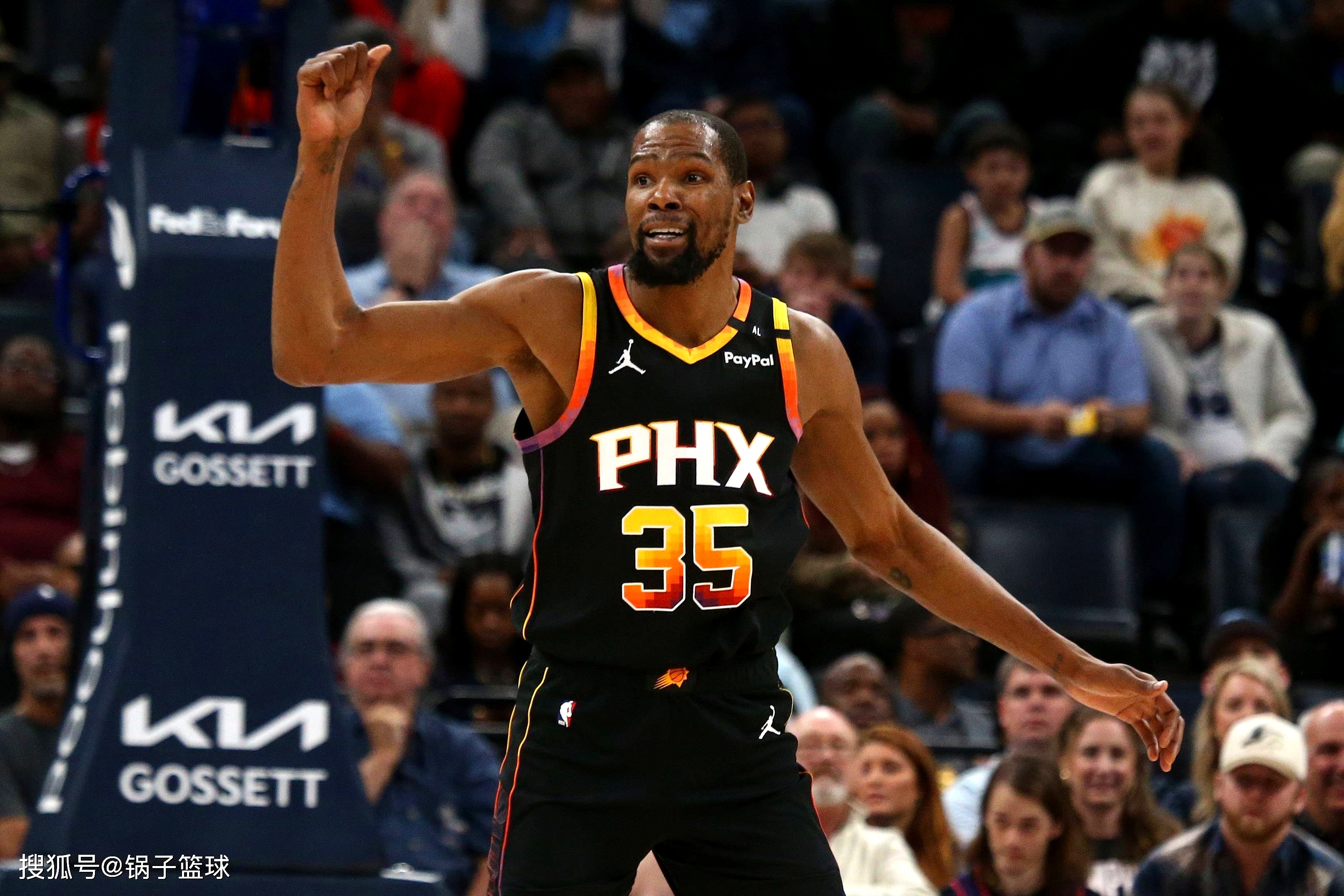 开云体育app-关于NBA季后赛悬念重重，球迷期待惊喜产生的信息