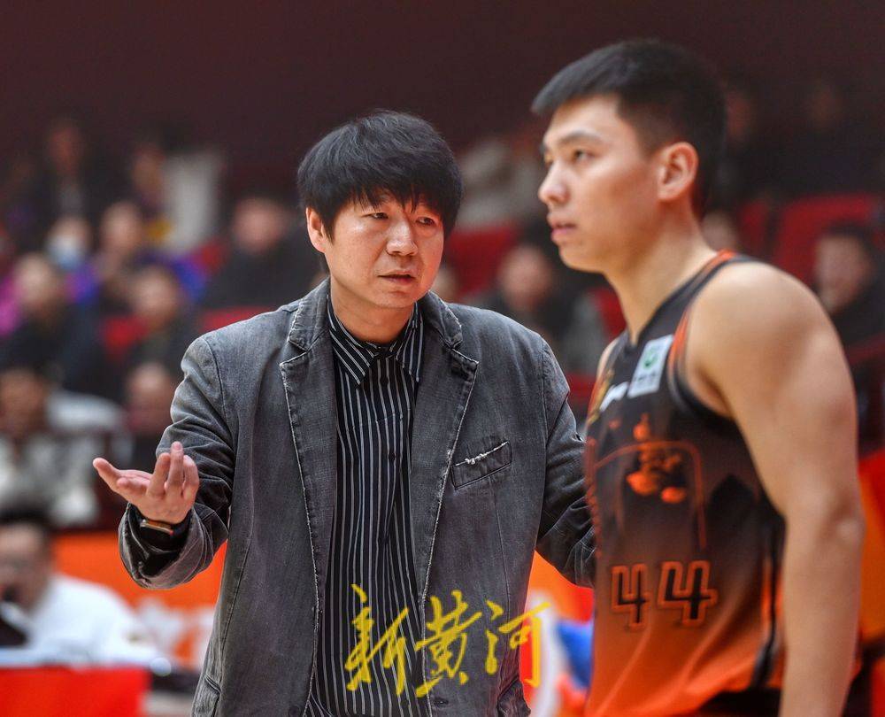 山东男篮客场大胜云南,迎来连胜 山东男篮客场大胜云南,迎来连胜