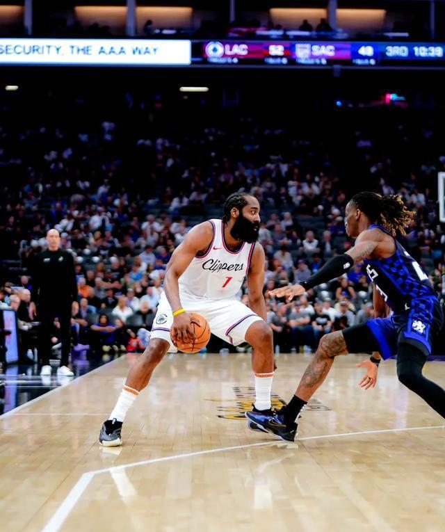 包含快船主场压制太阳,伦纳德全面表现率队获胜的词条 包含快船主场压制太阳,伦纳德全面表现率队获胜的词条