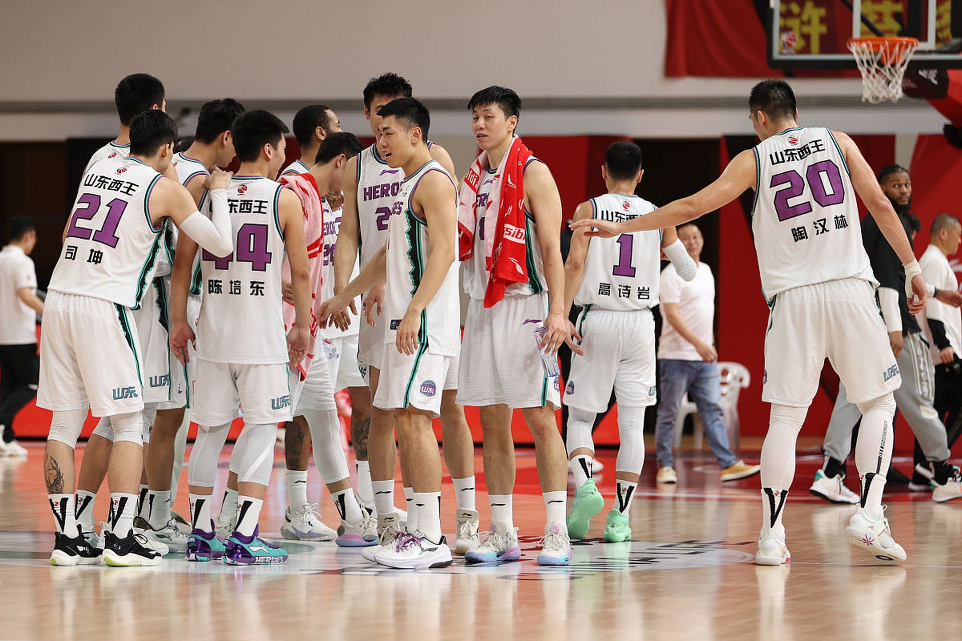 山东男篮士气高涨，冲击常规赛前三