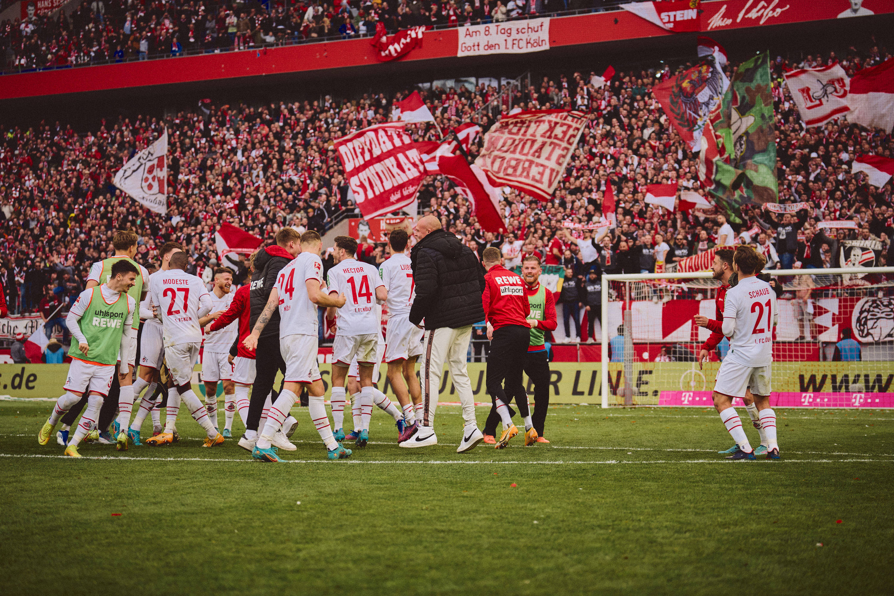 开云体育在线-史图加特球员集体休战，为德甲保级机会再添信心