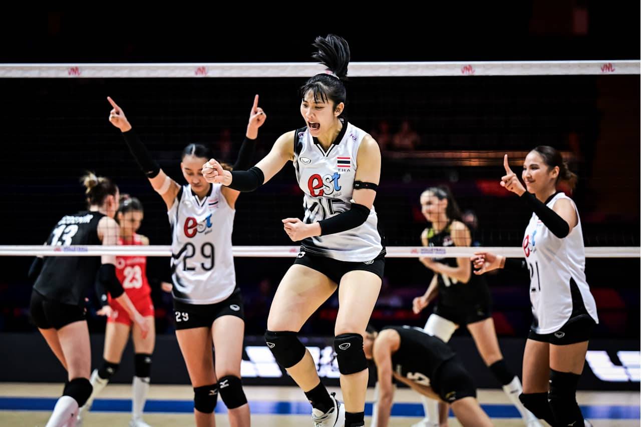 美国队在比赛中击败对手，取得比赛胜利