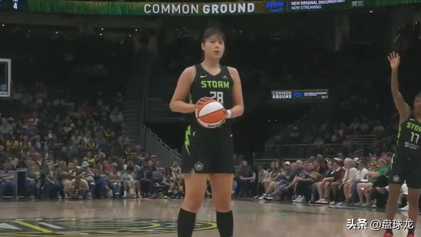 无人能及的篮球运动员,飒爽英姿惊艳球迷 无人能及的篮球运动员,飒爽英姿惊艳球迷