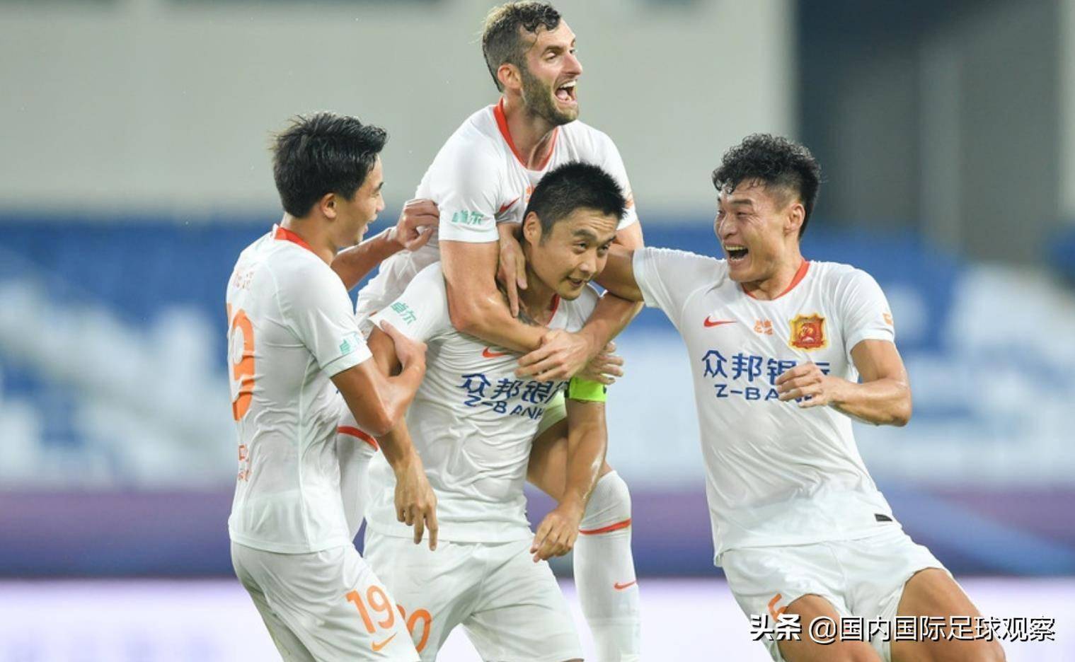 包含广州恒大战平武汉卓尔，稳定排名前四位置的词条