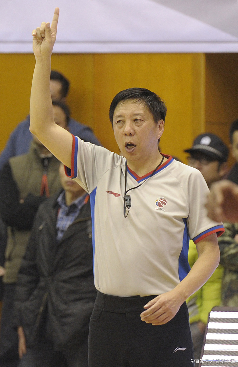 雷丁队凭借一球胜出,继续保持领先优势 雷丁队凭借一球胜出,继续保持领先优势