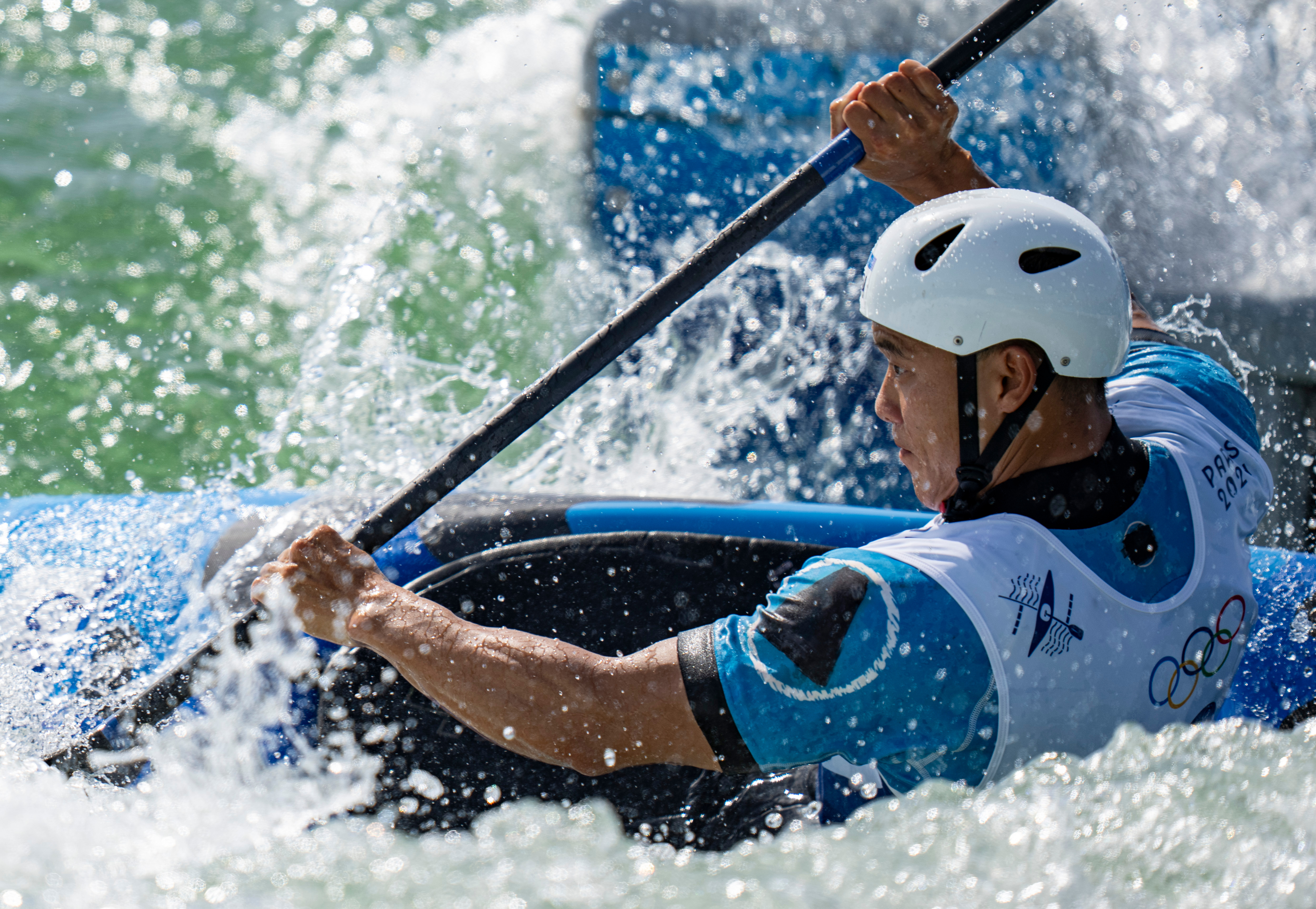 划船比赛中选手气魄十足,背水一战的简单介绍 划船比赛中选手气魄十足,背水一战的简单介绍
