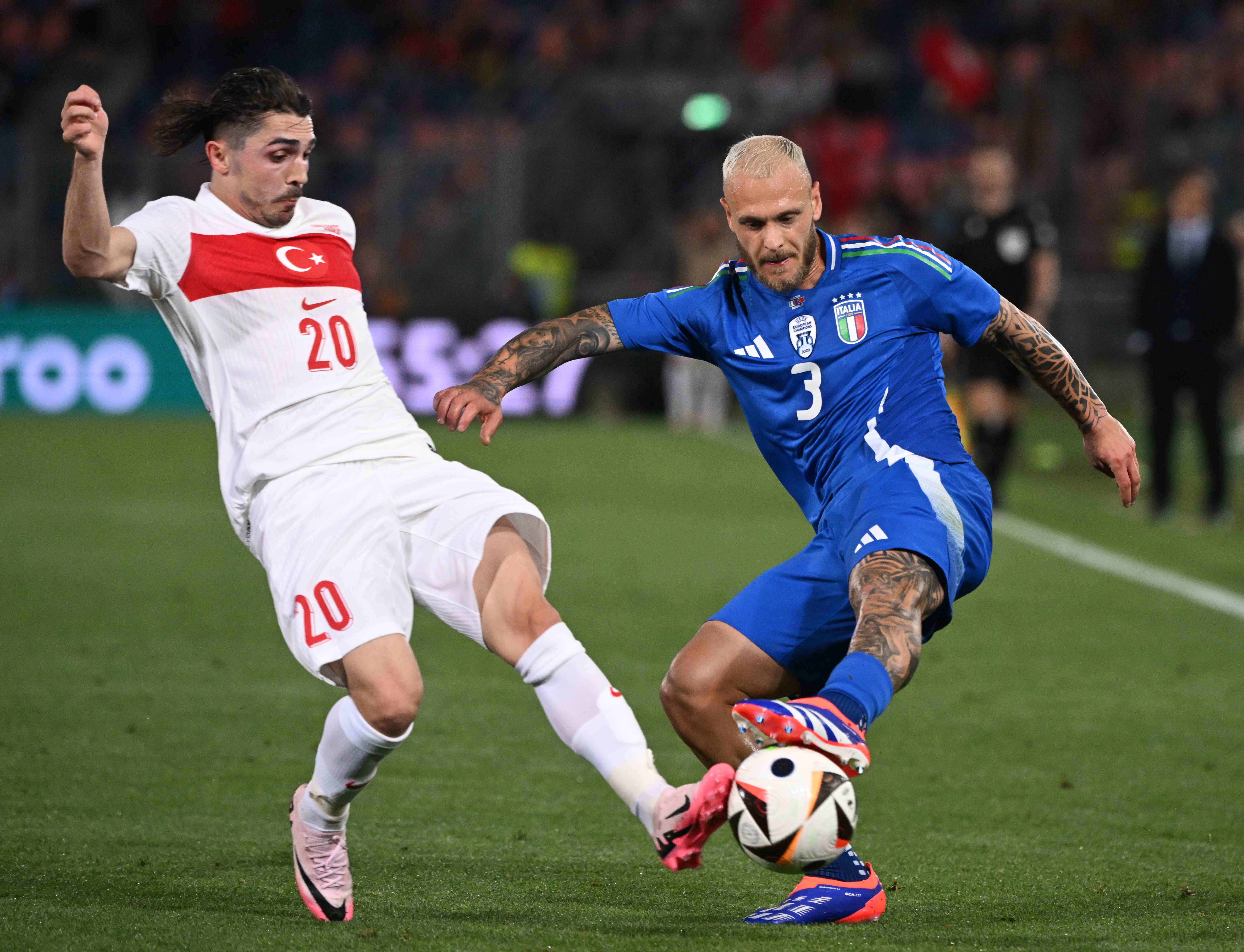 塞尔维亚队在欧锦赛中面临挑战,需全力以赴 塞尔维亚队在欧锦赛中面临挑战,需全力以赴