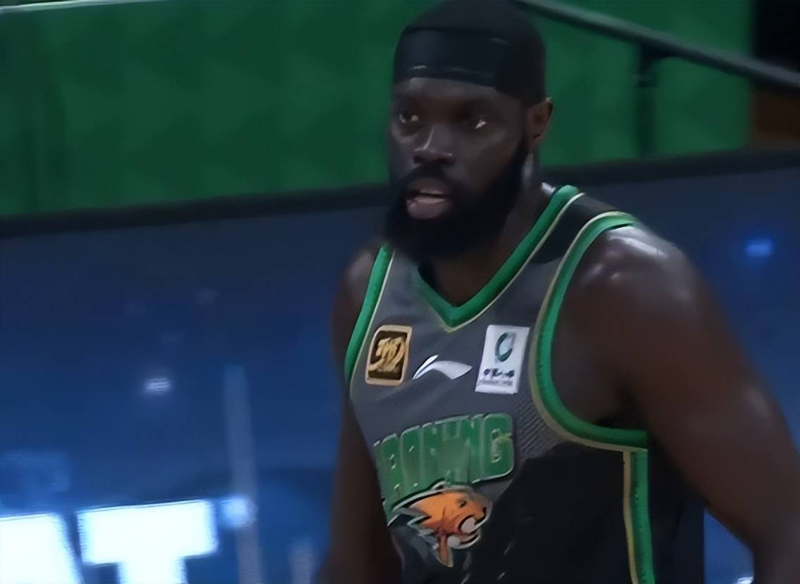 卫冕冠军再次展现统治力，击败对手雄心