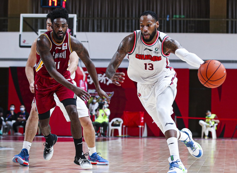 卫冕冠军再次展现统治力，击败对手雄心