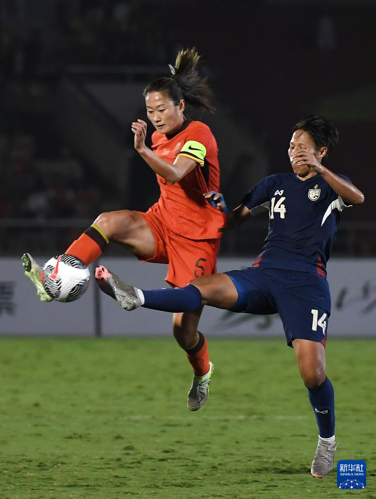 抢夺胜负,女足比赛享受乐趣 抢夺胜负,女足比赛享受乐趣