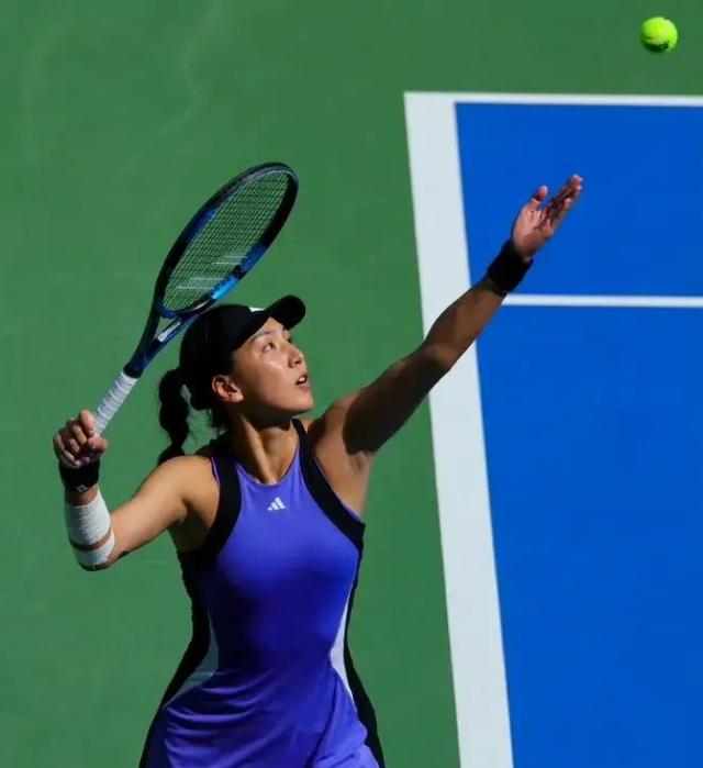 开云体育-网球比赛中激烈对决引人注目