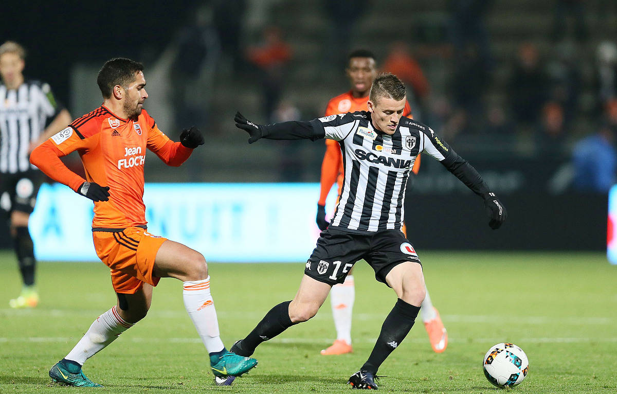 关于南特在客场险胜昂热,取得宝贵分数的信息 关于南特在客场险胜昂热,取得宝贵分数的信息