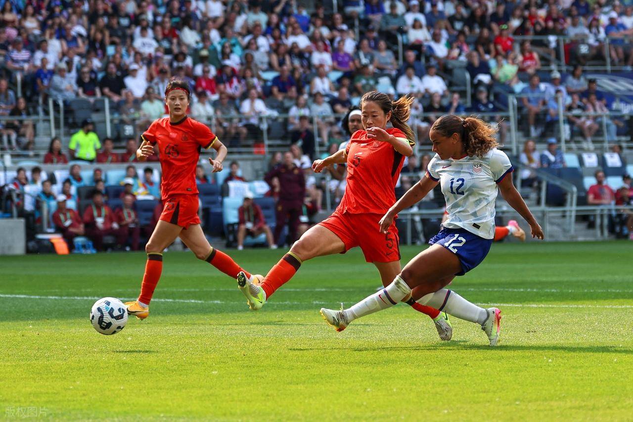 女足联赛战况激烈，胜负难分