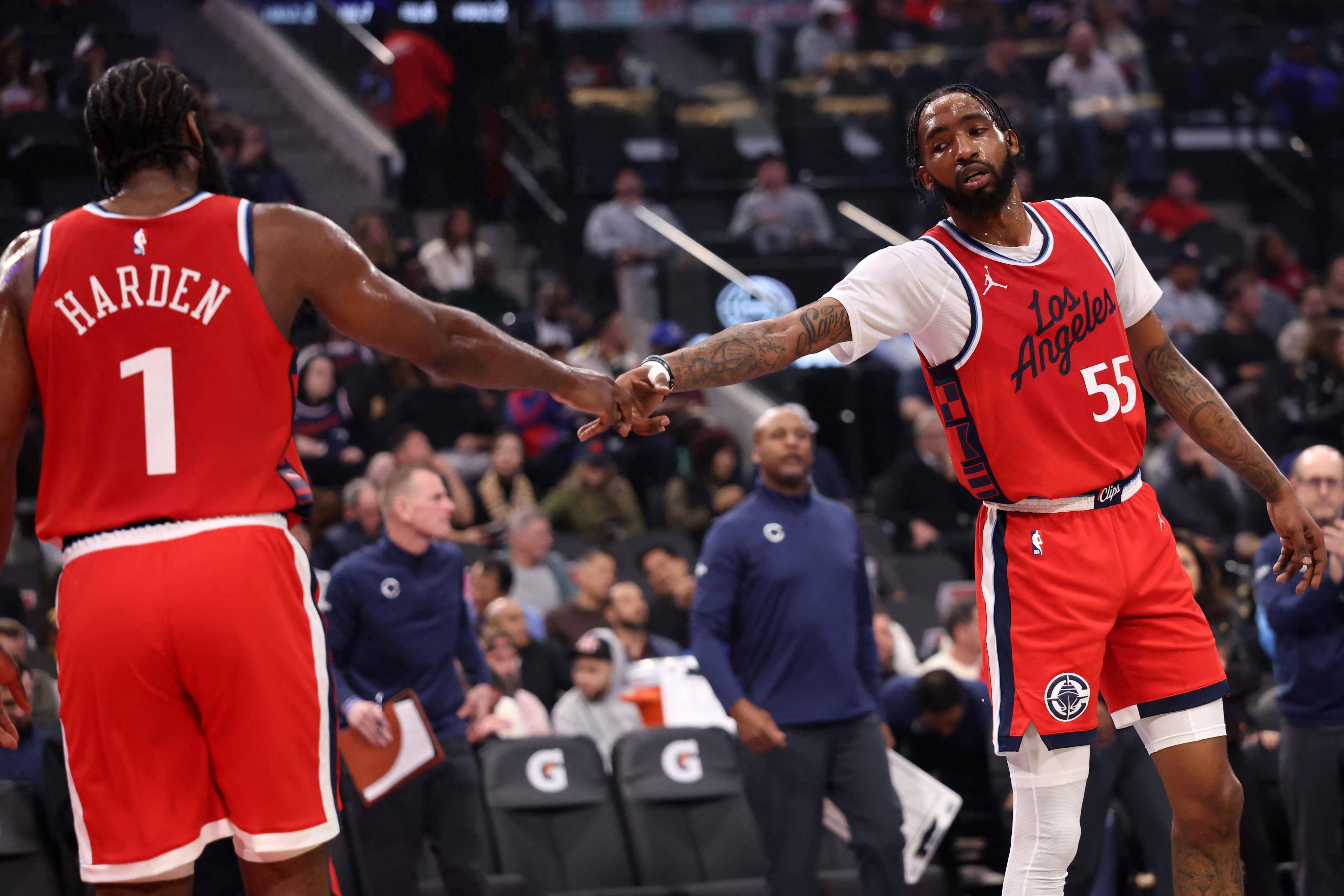 猛龙主场取胜黄蜂,豪取七连胜 猛龙主场取胜黄蜂,豪取七连胜