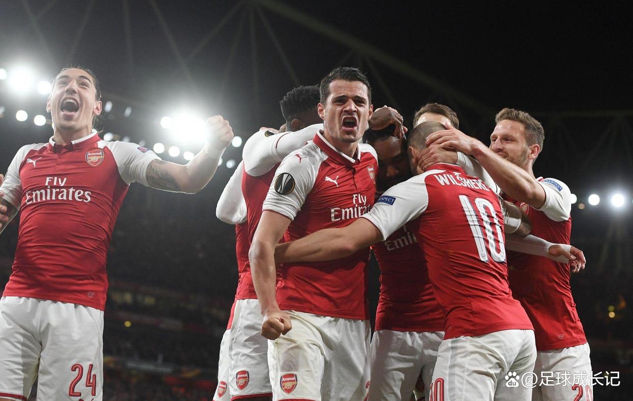 足球比赛中球队拼尽全力赢得胜利! 足球比赛中球队拼尽全力赢得胜利!