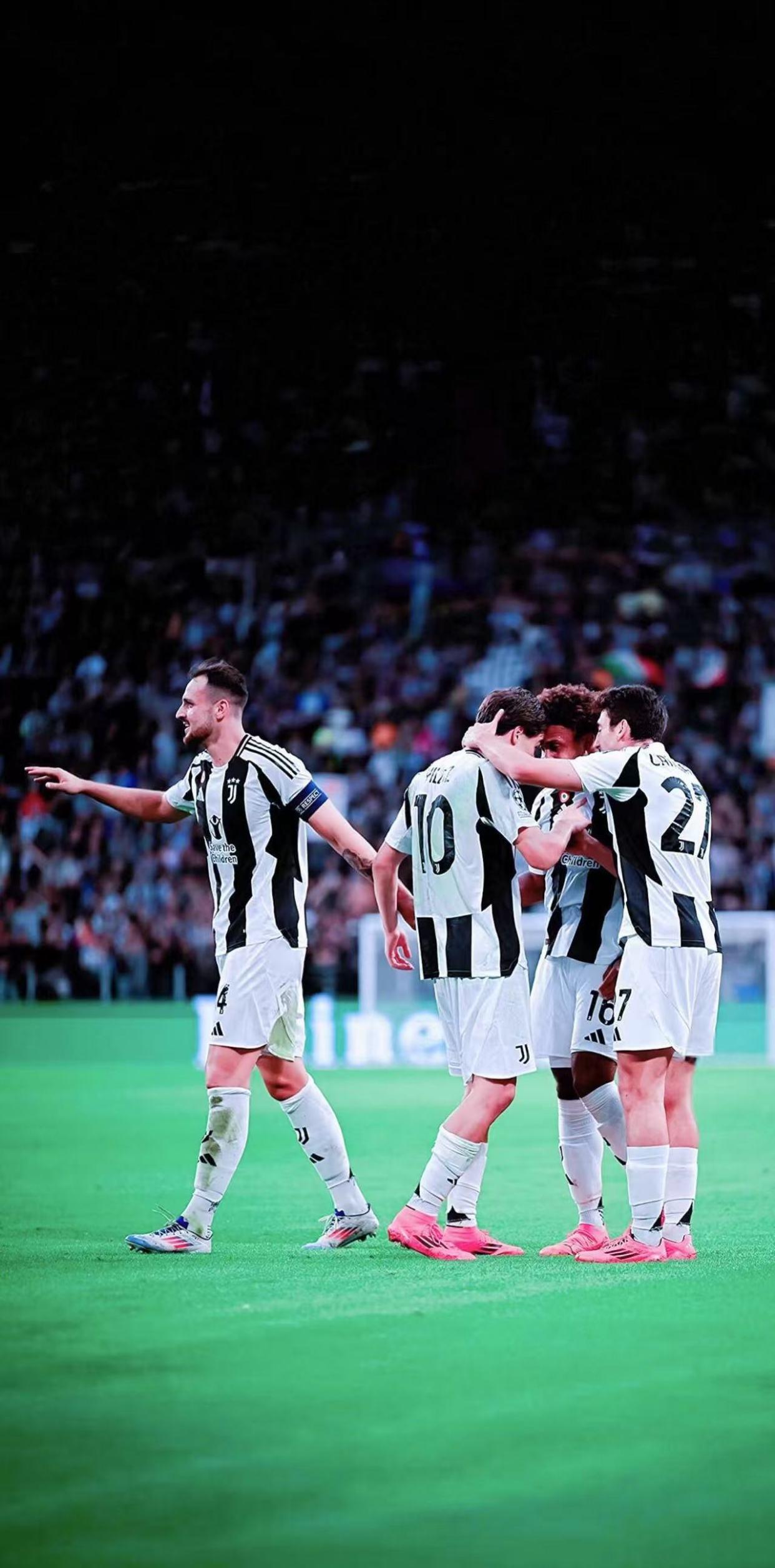 尤文成为与前四名队伍不同的新的选手,加入了紧张的比赛中 尤文成为与前四名队伍不同的新的选手,加入了紧张的比赛中