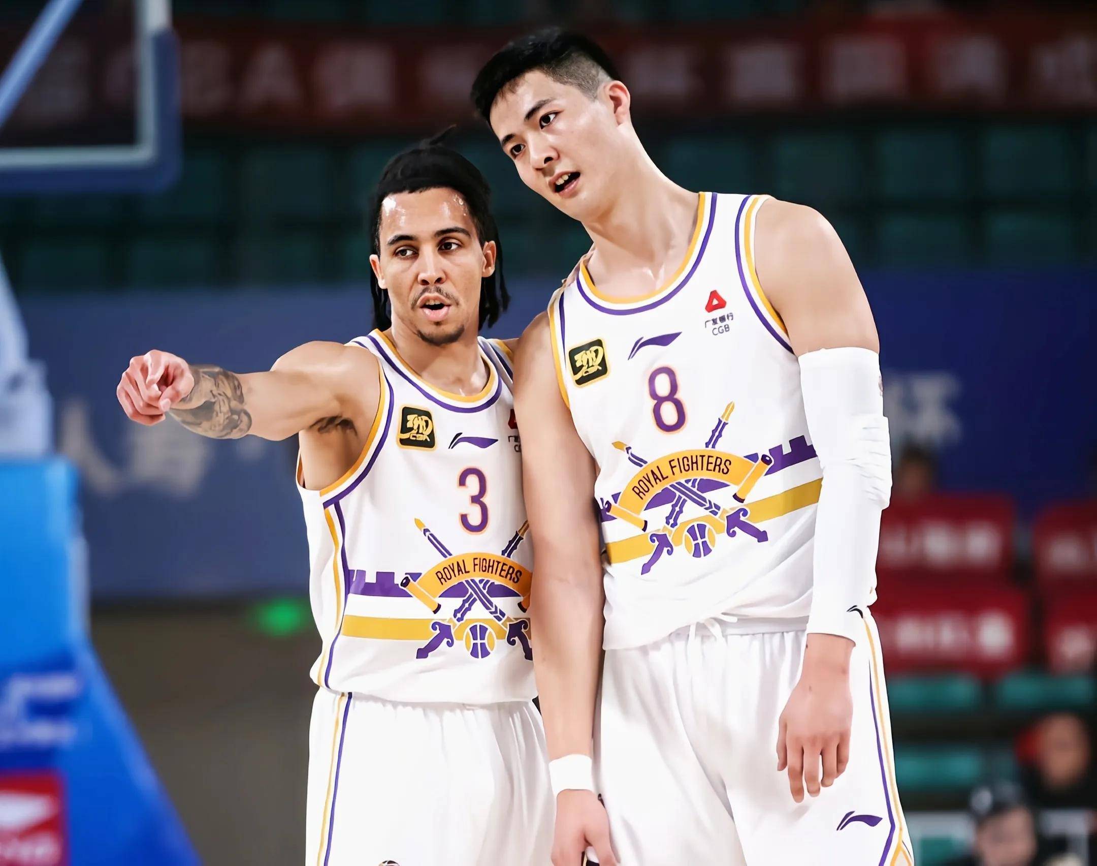 江苏男篮不敌青岛,战绩继续低迷 江苏男篮不敌青岛,战绩继续低迷