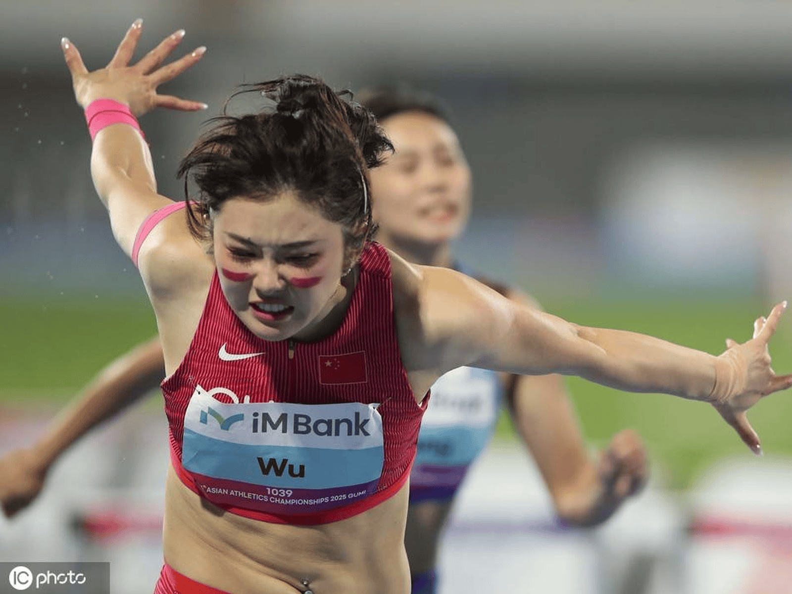 开云体育登录-冲刺终点前夕逆袭，选手夺得第二铜牌