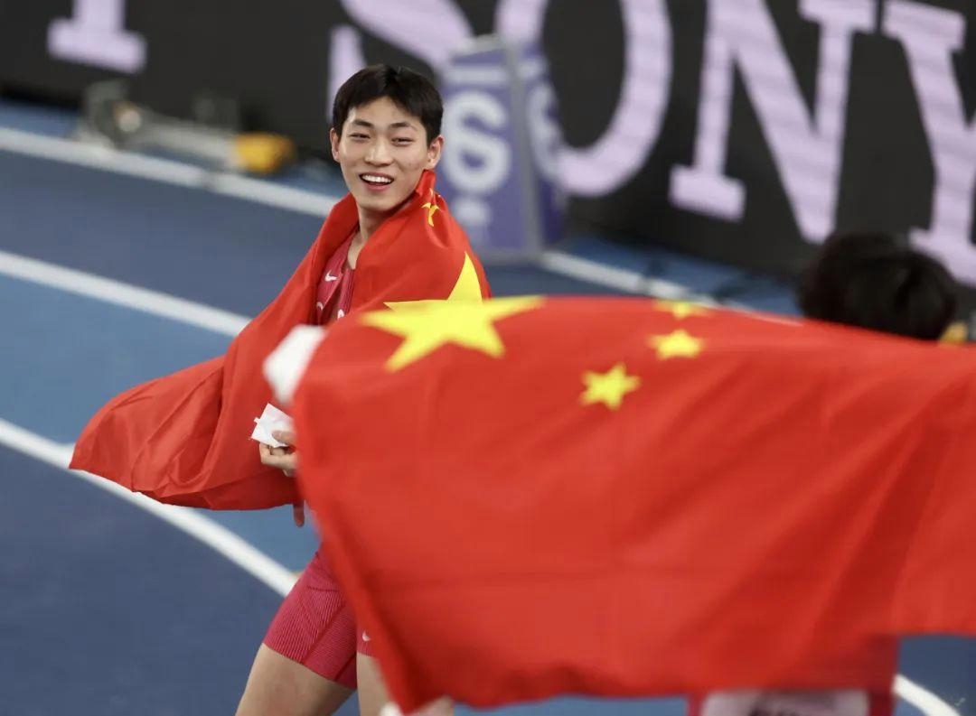 冲刺终点前夕逆袭,选手夺得第二铜牌 冲刺终点前夕逆袭,选手夺得第二铜牌