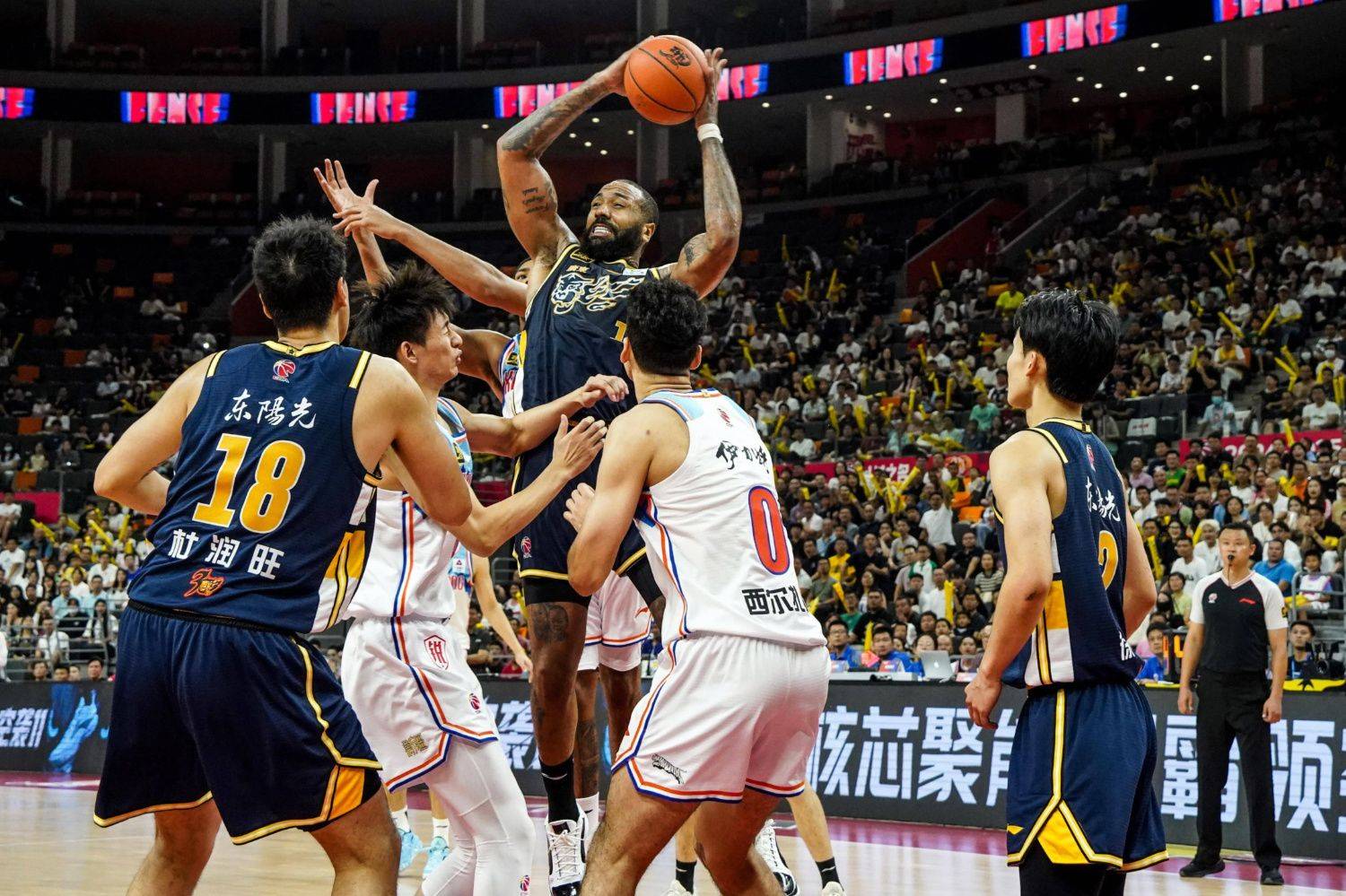 福建队全队奋力拼搏,艰苦获胜 福建队全队奋力拼搏,艰苦获胜