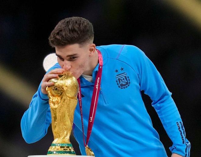 开云体育官网-阿圭罗回归曼城首发，贡献一球一助攻的简单介绍