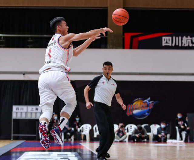 首钢连比两连胜,球队士气高涨冲击总冠军 首钢连比两连胜,球队士气高涨冲击总冠军