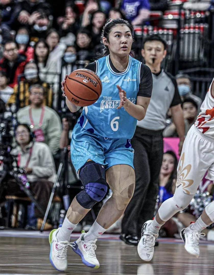 上海女篮季后赛初战，主帅战术刁钻策略领先