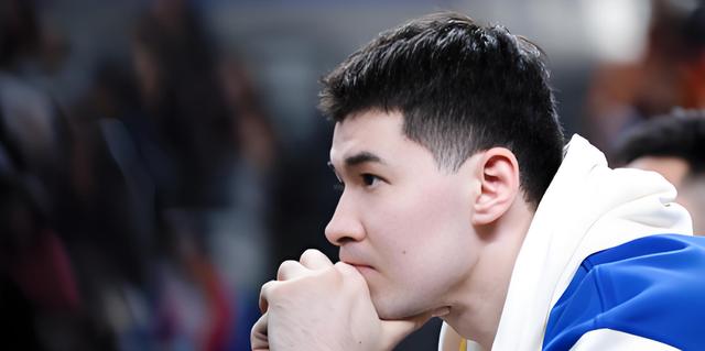 关键时刻!球队紧张比拼,场面火爆 关键时刻!球队紧张比拼,场面火爆