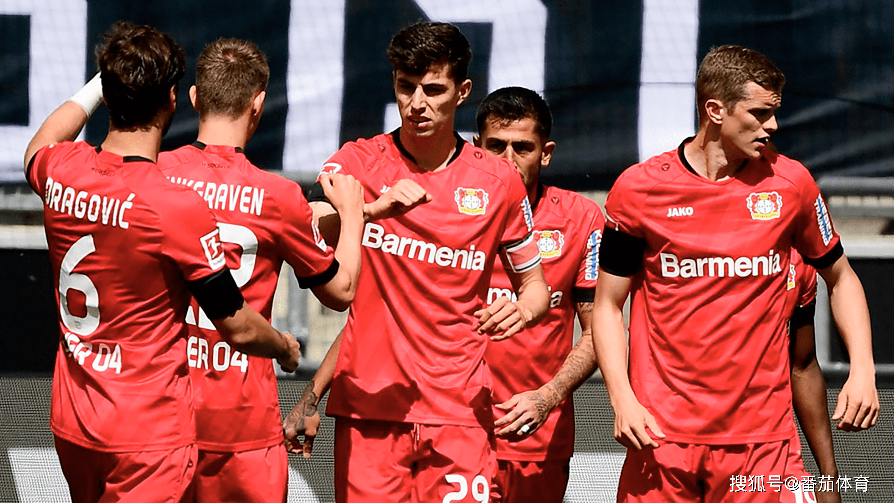 包含霍芬海姆攻守表现出色，赢得关键胜利的词条