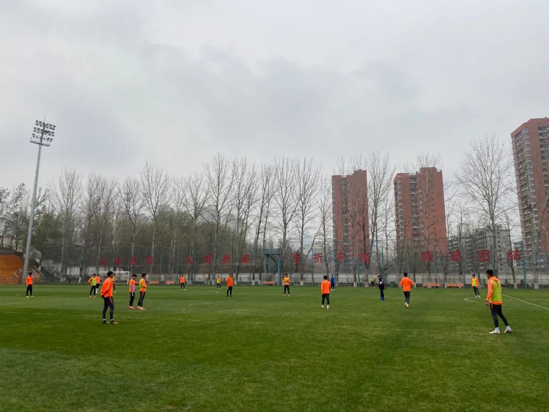 开云APP-河北球队备战下轮比赛，全队努力备战