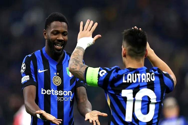 开云体育下载-德甲豪门联赛继续角逐，争夺胜利