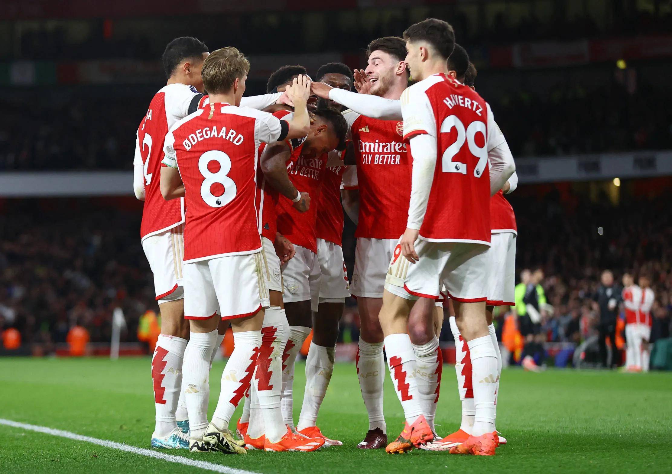 马赛主场取胜,成功晋级到欧冠淘汰赛 马赛主场取胜,成功晋级到欧冠淘汰赛