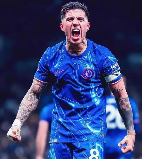 关于阿根廷足球新星崭露头角，引人瞩目的信息