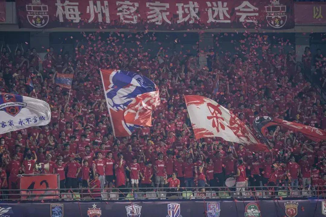 中超球员奋勇拼搏，助力球队连连获胜