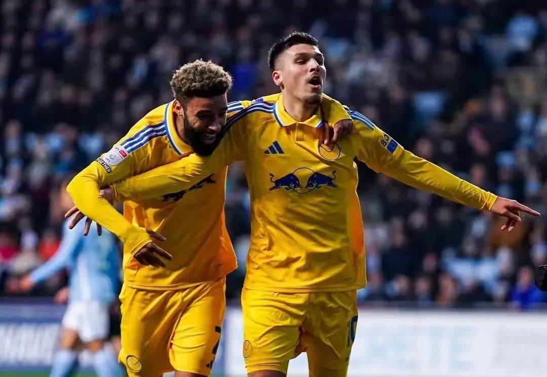 利兹联主场胜利，球队士气高总比分: