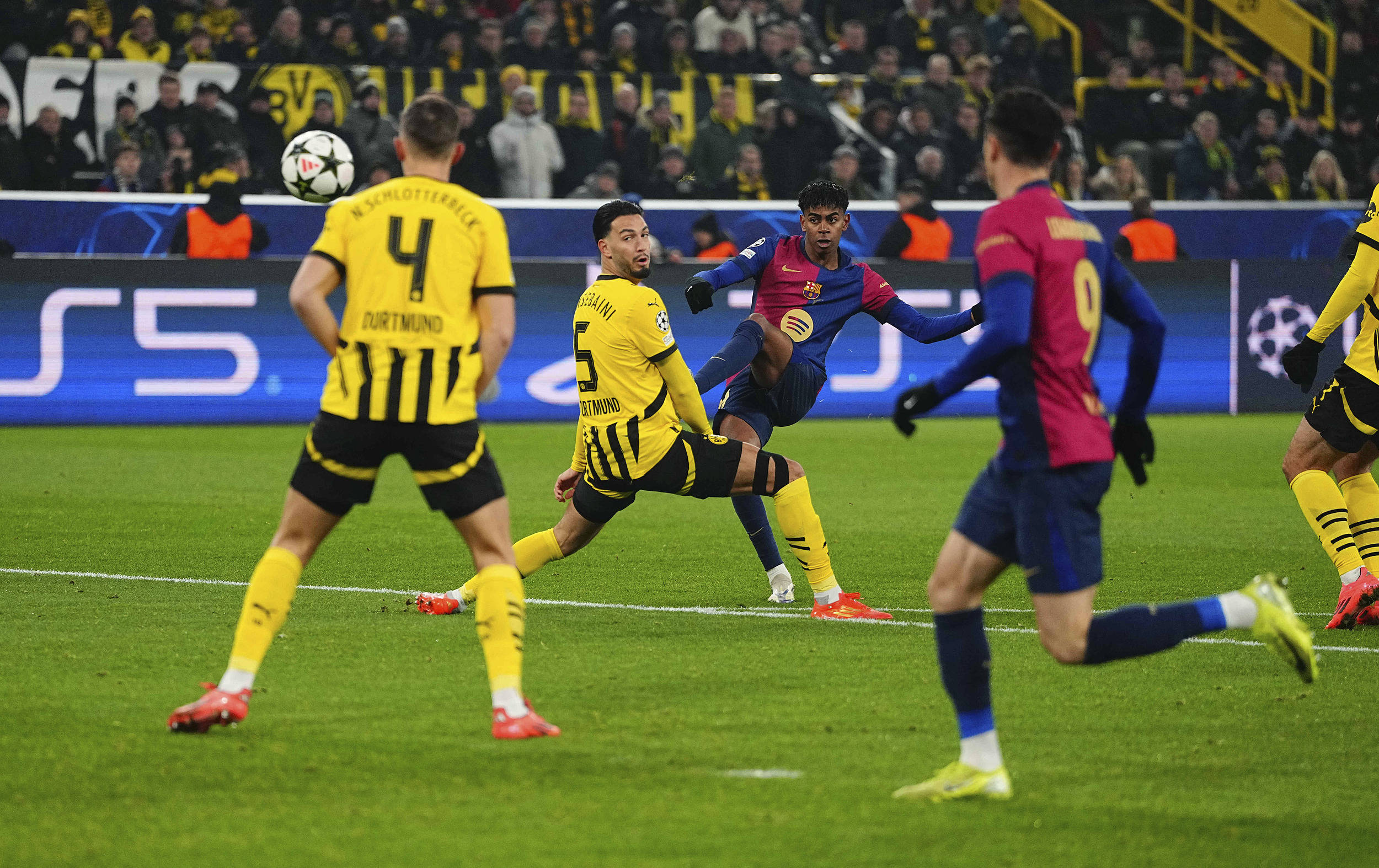 欧预赛冠军争夺白热化,胜负悬念扑朔迷离 欧预赛冠军争夺白热化,胜负悬念扑朔迷离