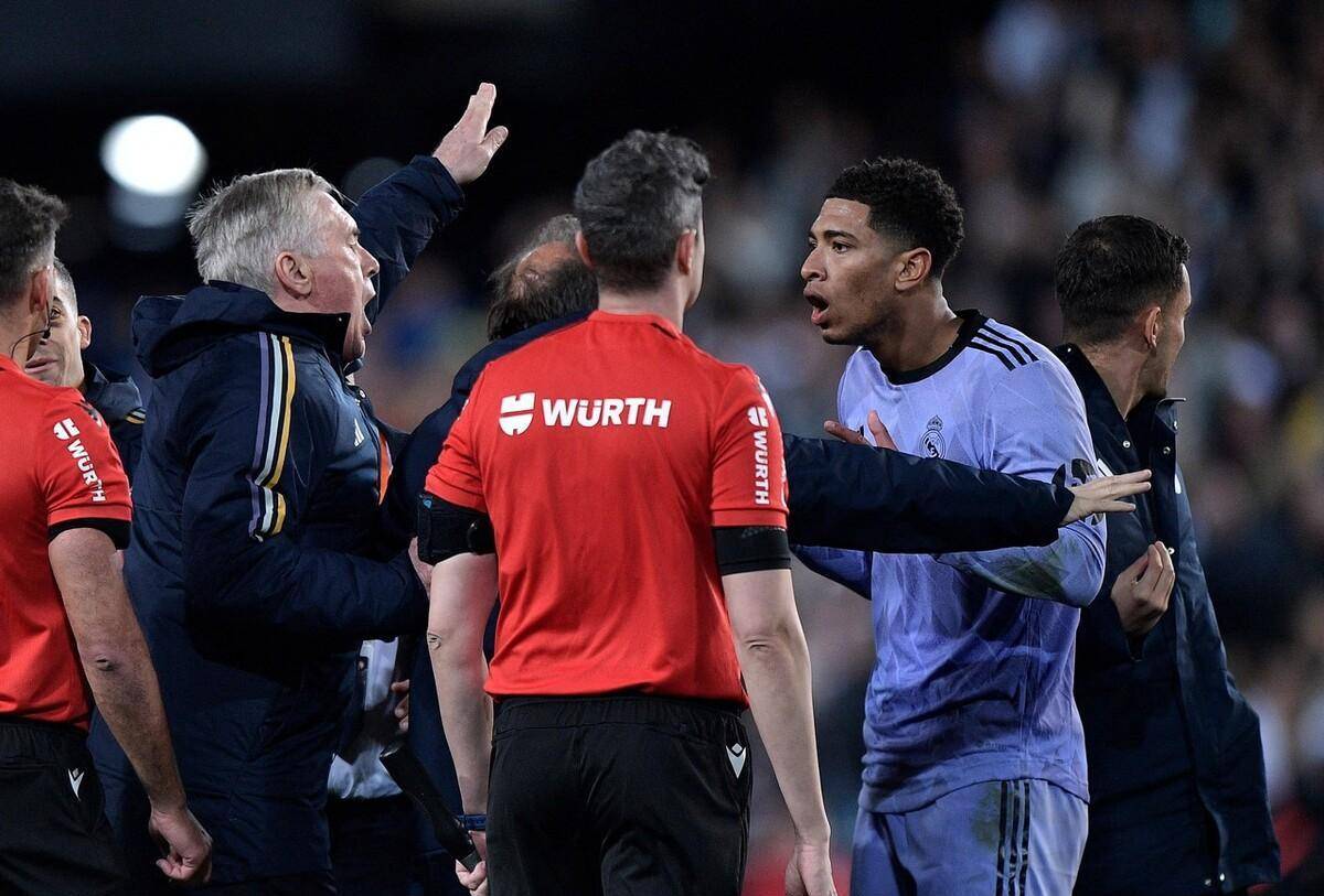 瓦伦西亚球队士气高涨,期待更多胜利的简单介绍 瓦伦西亚球队士气高涨,期待更多胜利的简单介绍