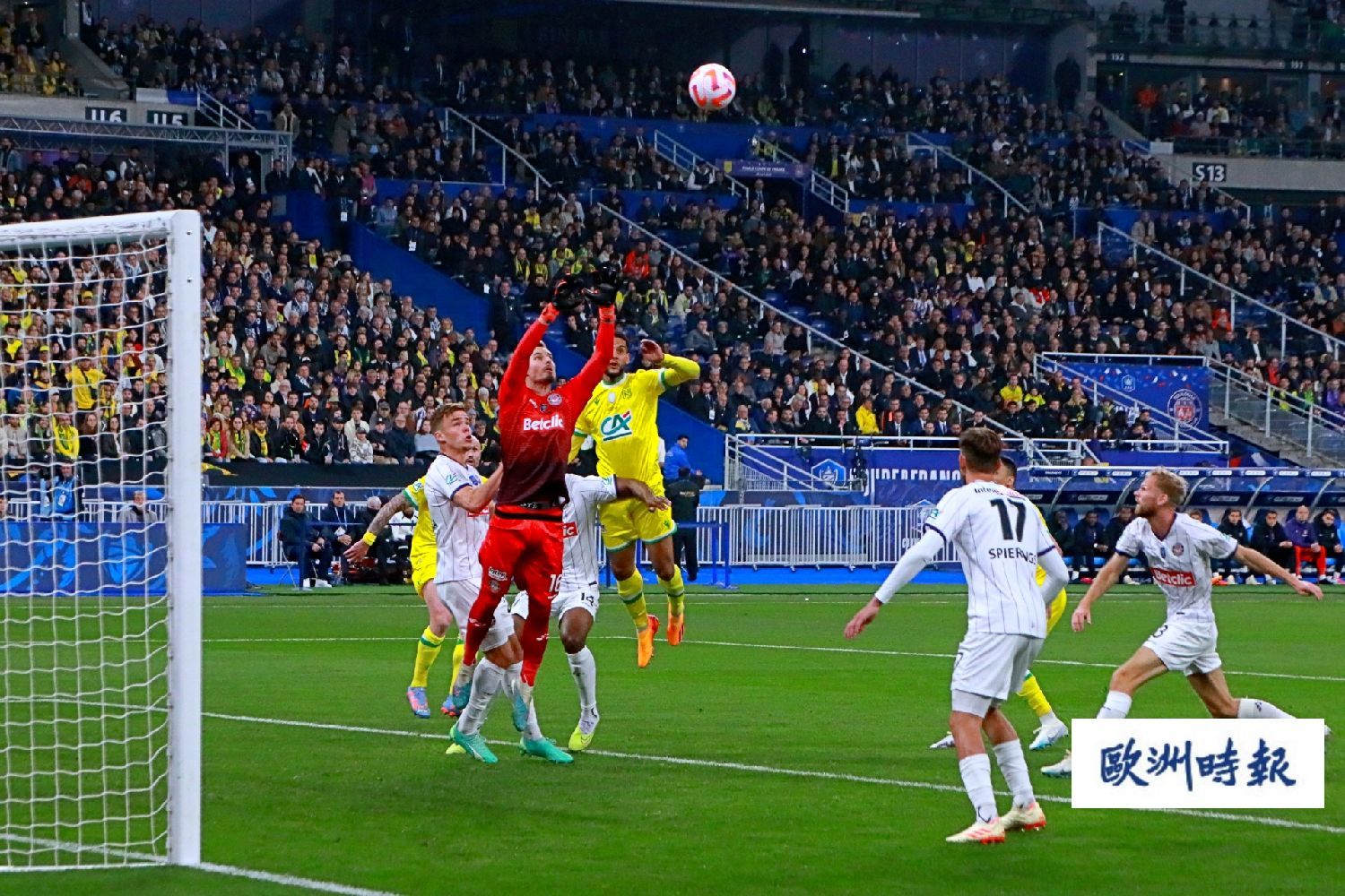 图卢兹足球队在场上展现出了精湛的技术水平