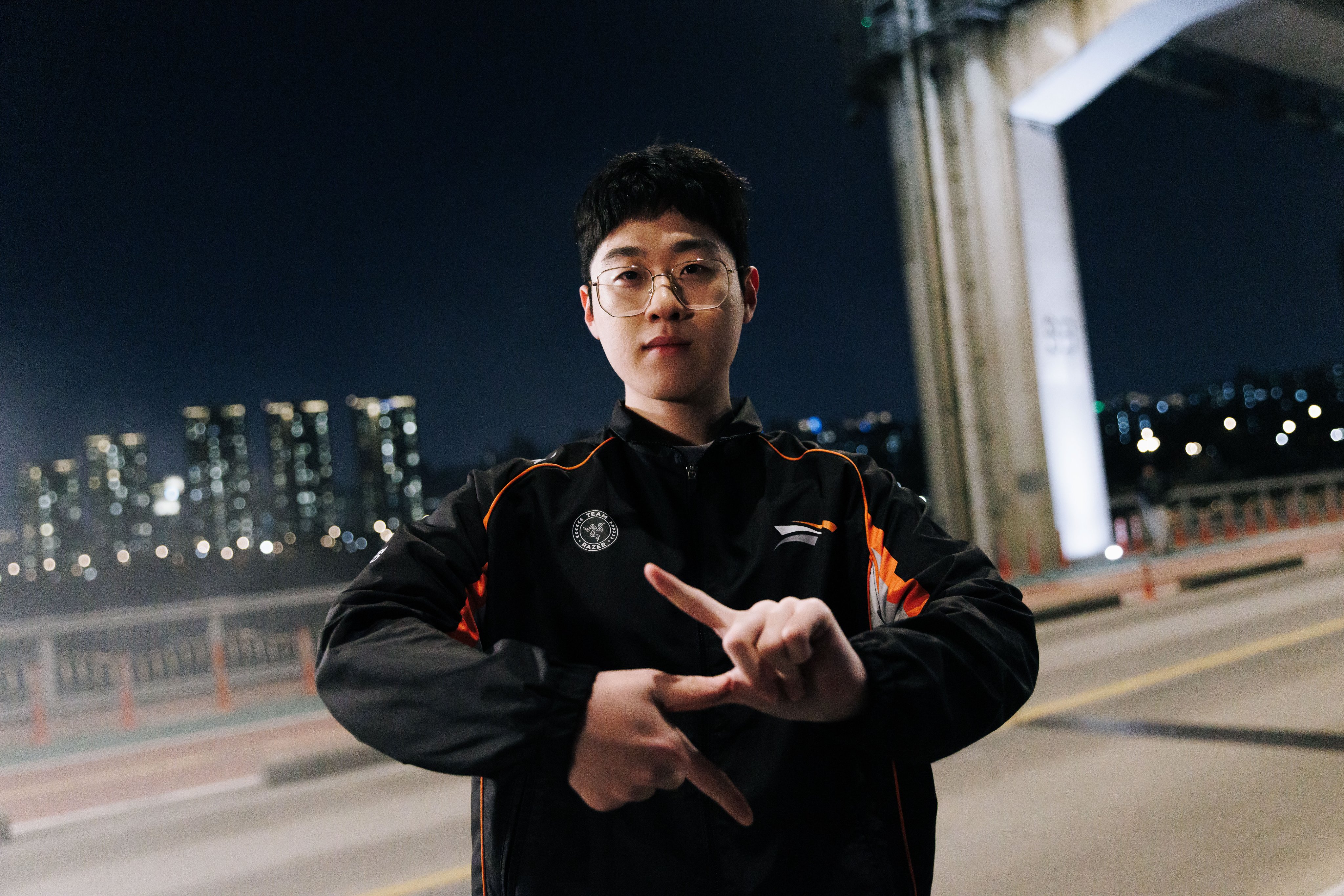 GEN碾压TES,Zeus团战一打五顶尖较量八强赛,让粉丝疯狂欢呼 GEN碾压TES,Zeus团战一打五顶尖较量八强赛,让粉丝疯狂欢呼