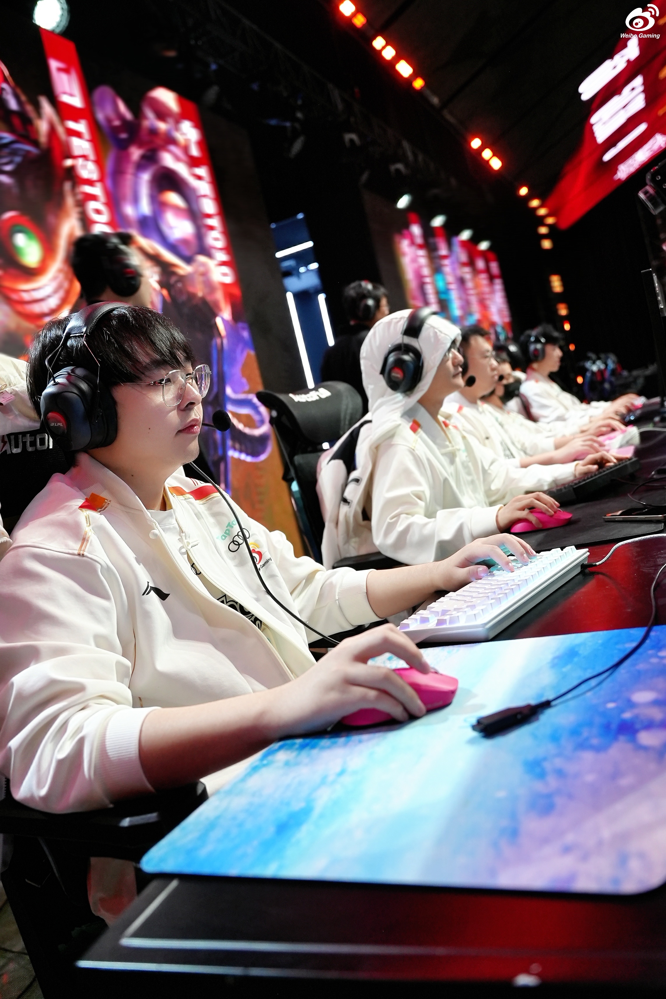 包含WBG绝杀BLG，Uzi线上压制力十足鏖战多局八强赛，成为赛场最大亮点的词条