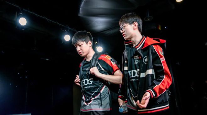 包含SHR轻取DFM,Meiko团战一打五宿敌对决四强赛,留下经典瞬间的词条 包含SHR轻取DFM,Meiko团战一打五宿敌对决四强赛,留下经典瞬间的词条