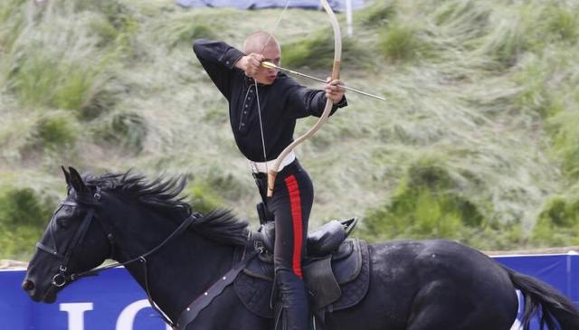 俄罗斯女子射箭队喜获金牌,士气高昂 俄罗斯女子射箭队喜获金牌,士气高昂