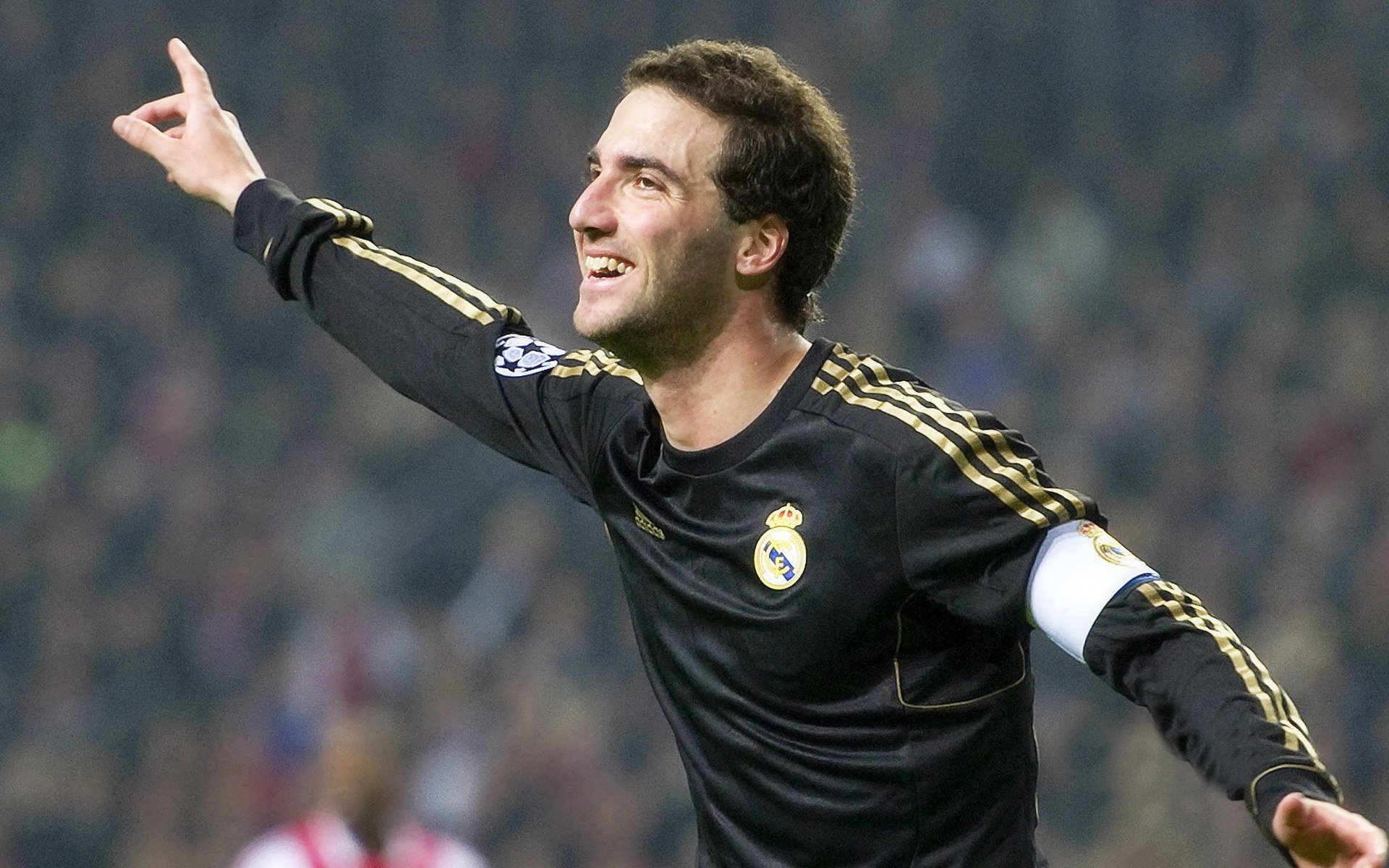 跨界风暴，多特蒙德足球横扫丹麦，伊布F1揭幕战惊艳夺冠