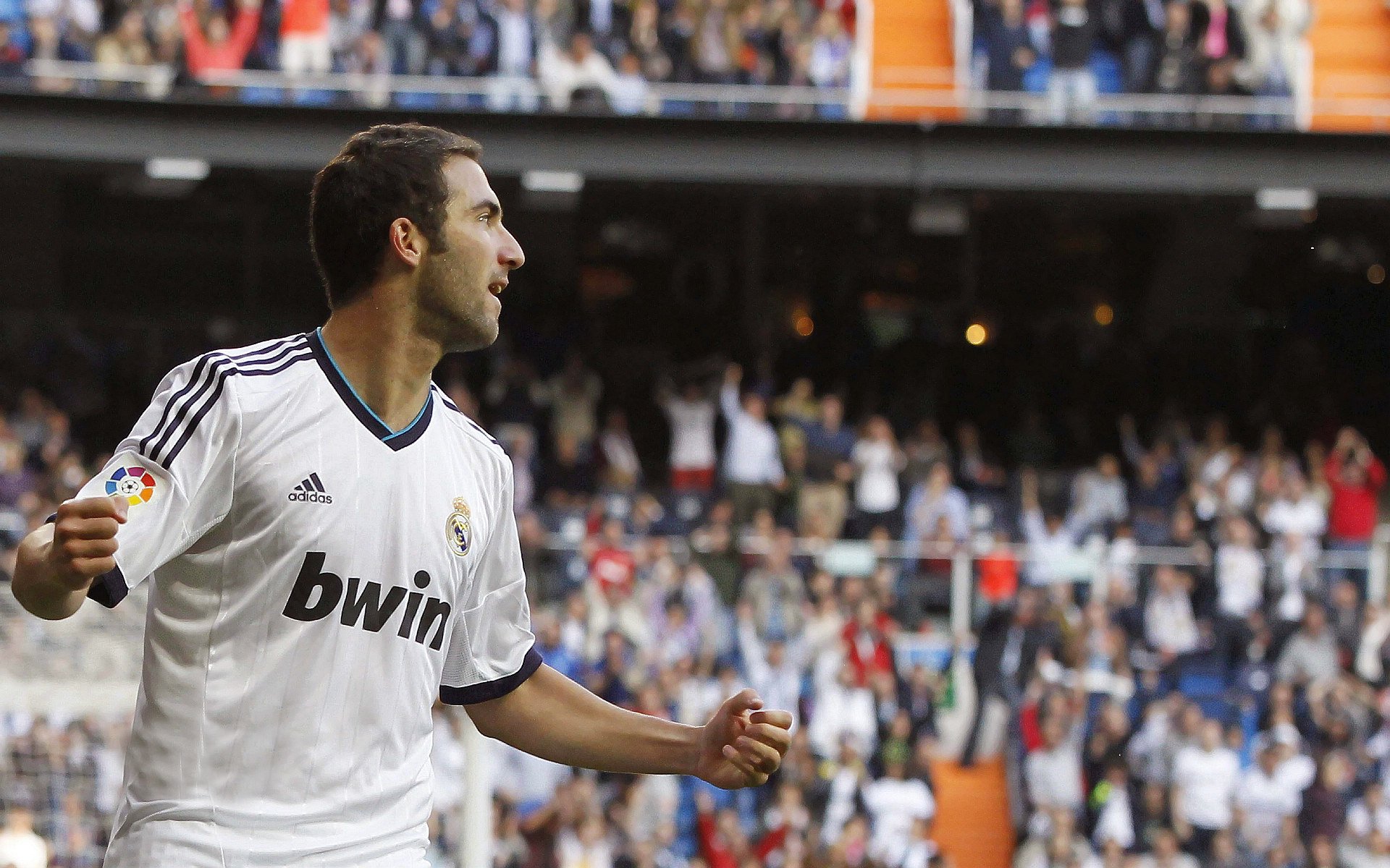 绿茵交响诗，莫德里奇在加纳与波兰防线间的独奏